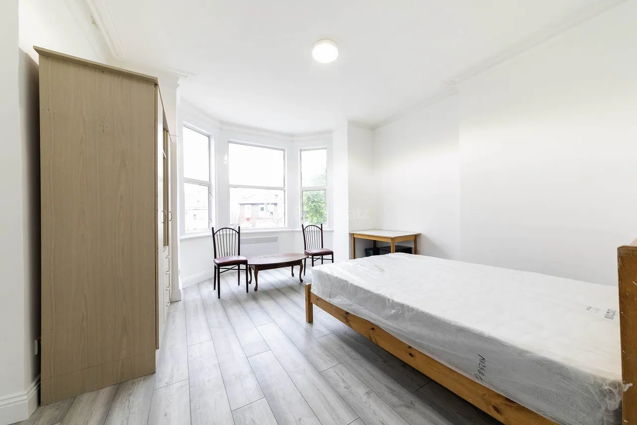 1 bed property to rent, Dean Road, Willesden green, NW2
