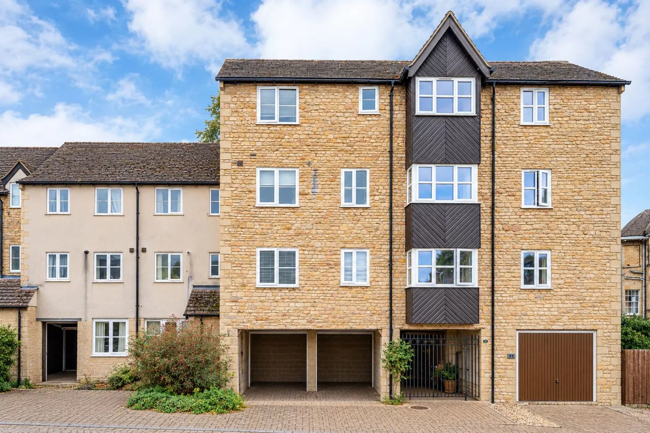 4 bed house for sale, Lambert Mews, Stamford, PE9