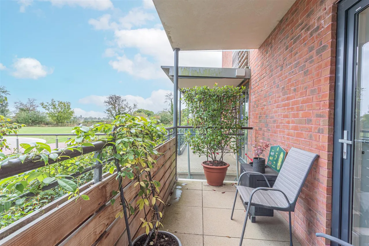 Almond Close, Wadswick Green, SN13, photo 4