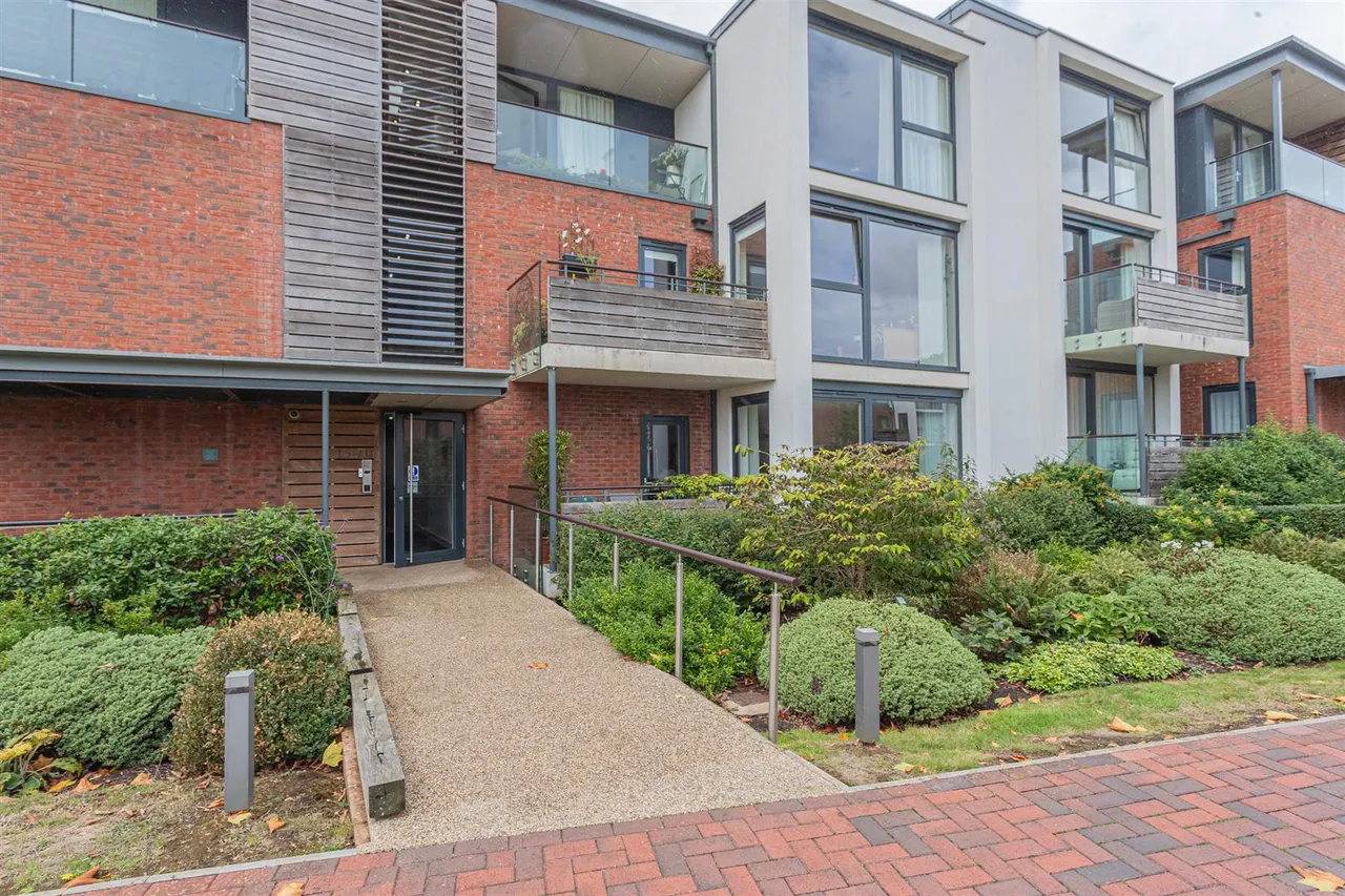 2 bed retirement property for sale, Almond Close, Wadswick Green, SN13