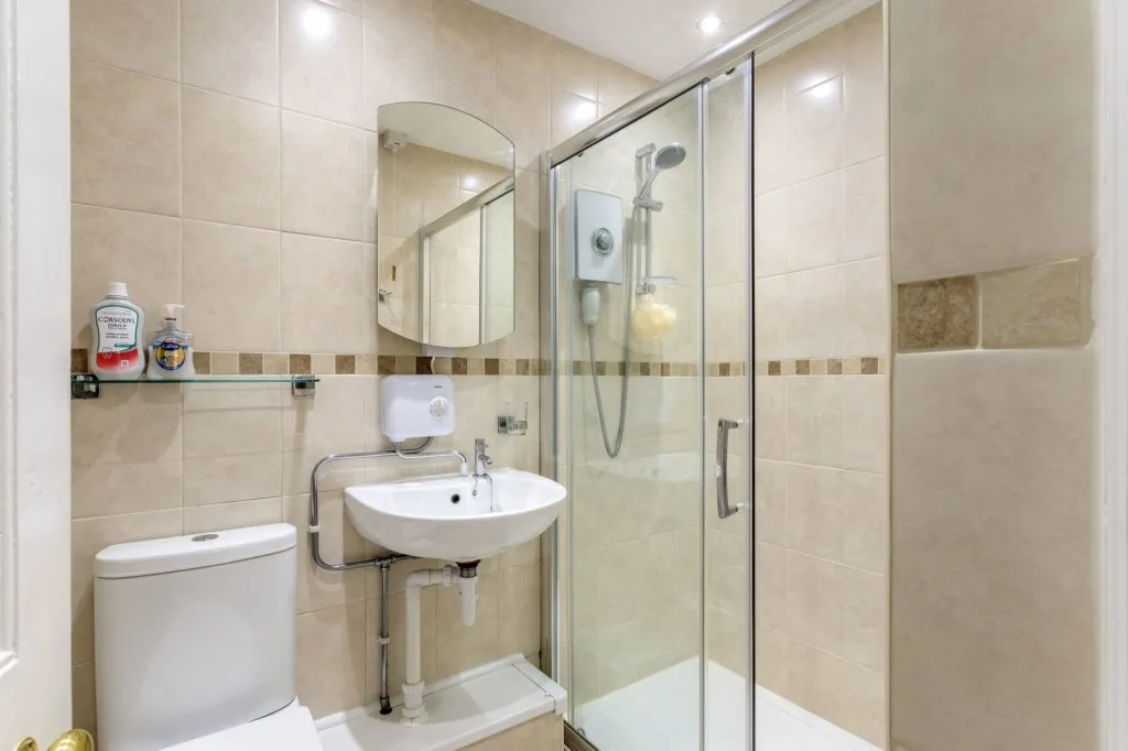 Wellington Street, Syston, LE7, photo 13