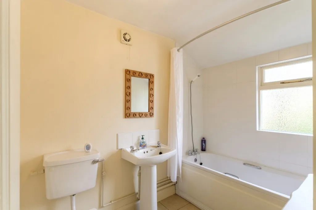 Wellington Street, Syston, LE7, photo 14