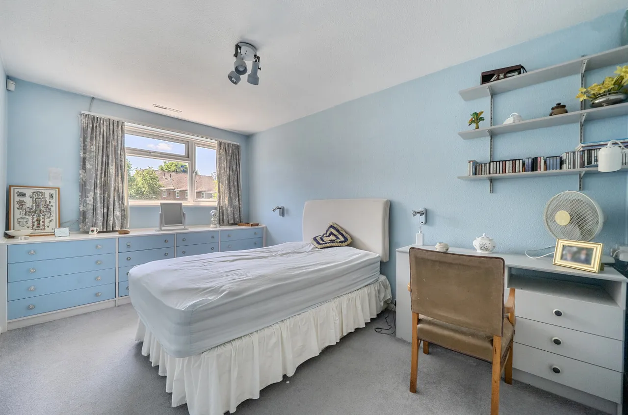 Guildford Road, Lightwater, Surrey, GU18 5RA, photo 7