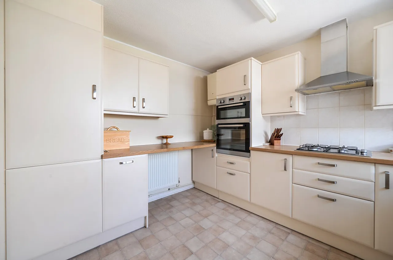 Guildford Road, Lightwater, Surrey, GU18 5RA, photo 12