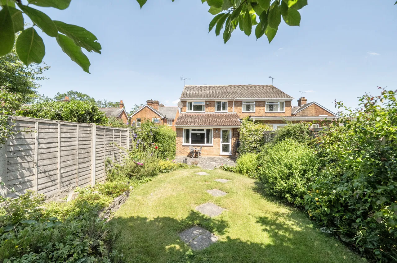 Guildford Road, Lightwater, Surrey, GU18 5RA, photo 15