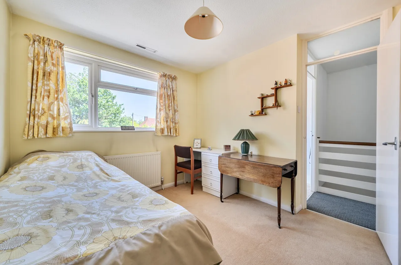 Guildford Road, Lightwater, Surrey, GU18 5RA, photo 9