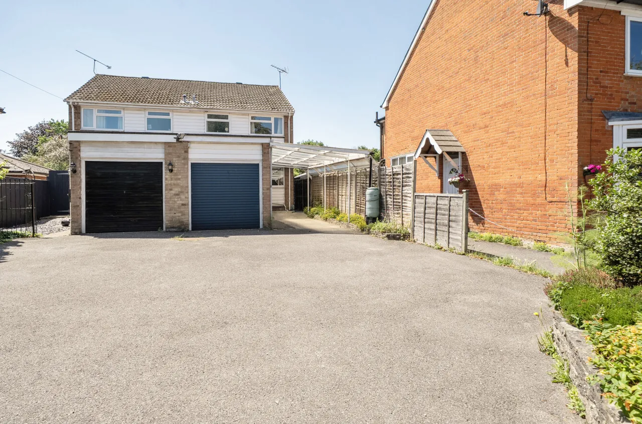 Guildford Road, Lightwater, Surrey, GU18 5RA, photo 18