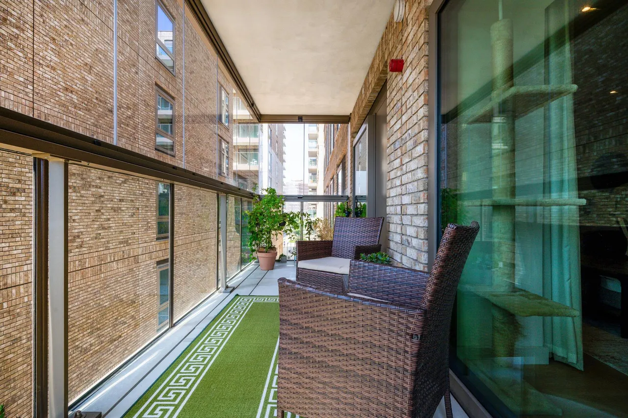 Docker Building, Riverscape, E16, photo 11