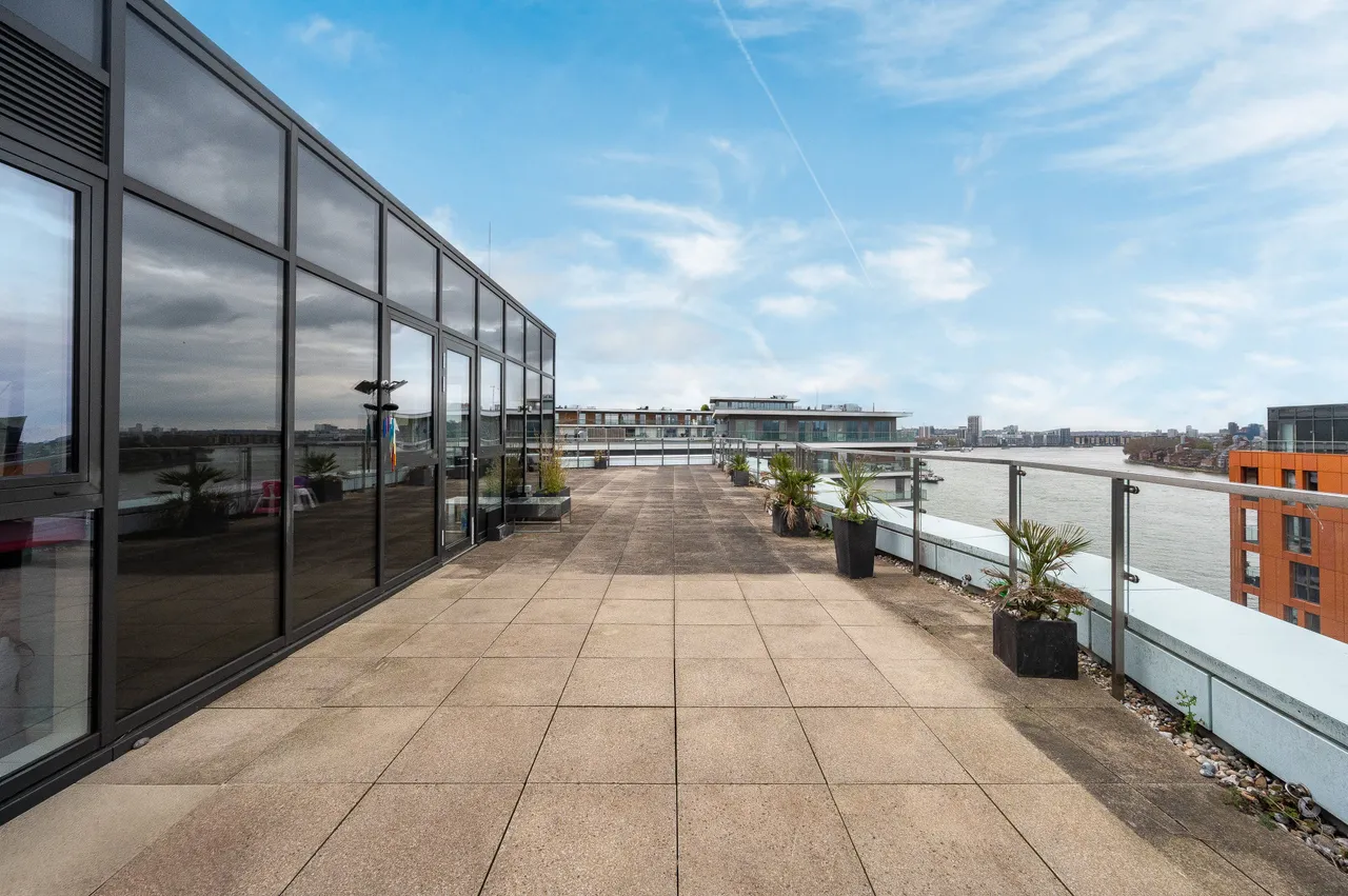 47 Poldo House, 24 Cable Walk, London, photo 2