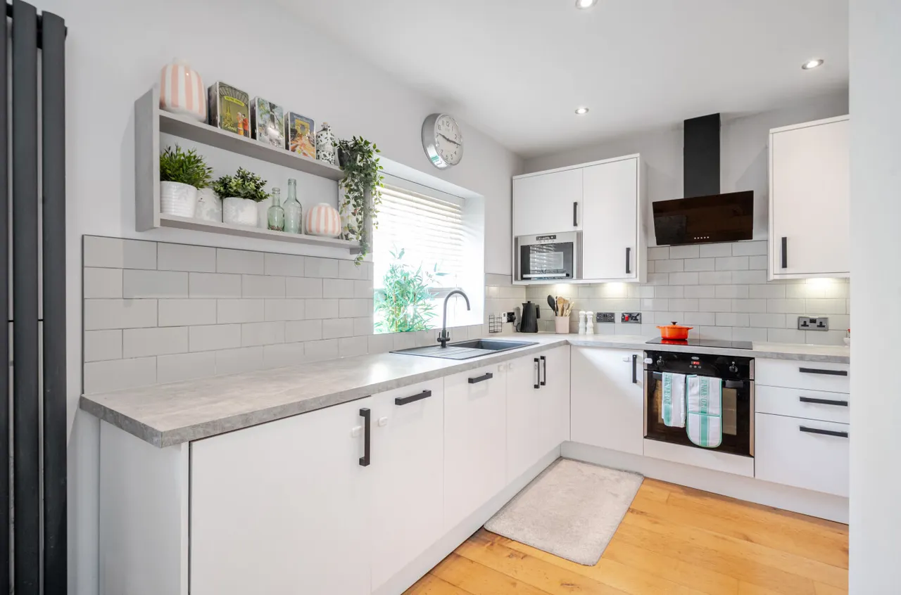 Lidgett Lane, Roundhay, LS8, photo 3