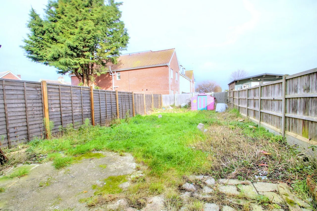 Clacton-On-Sea, CO15, photo 9