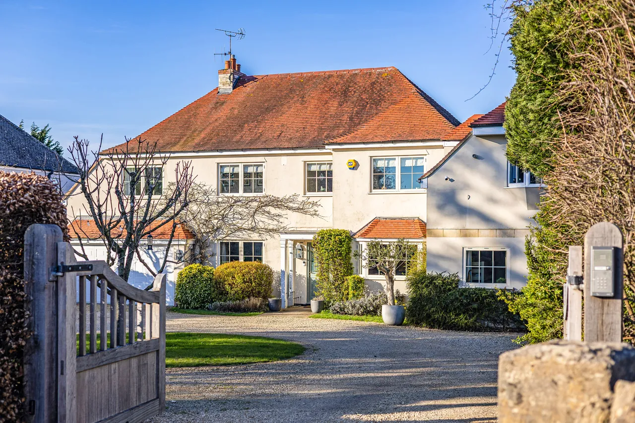 6 bed house for sale — Cirencester Road, Minchinhampton, GL6