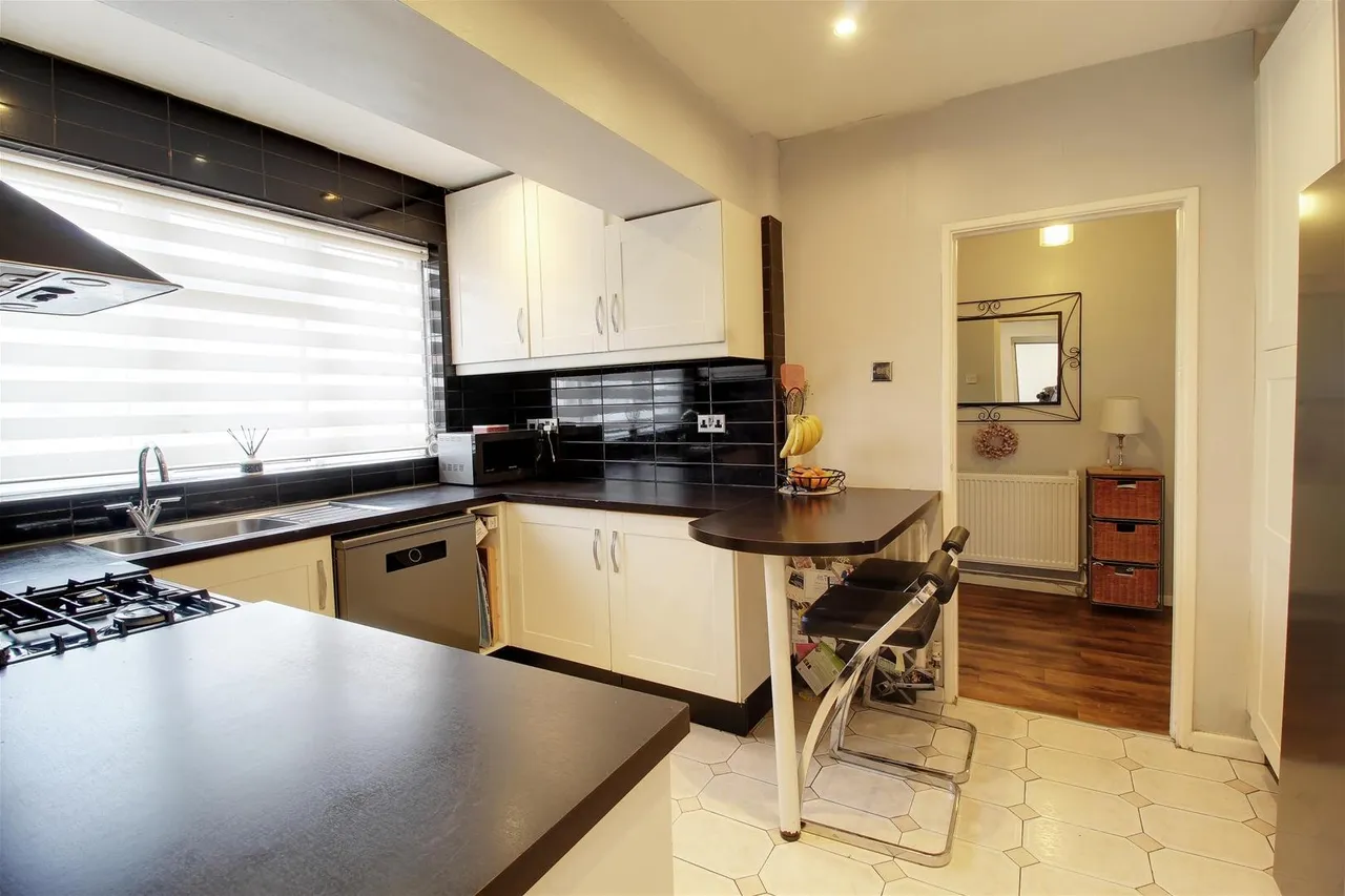 Hatherleigh Gardens, Potters Bar EN6 5HZ, photo 11