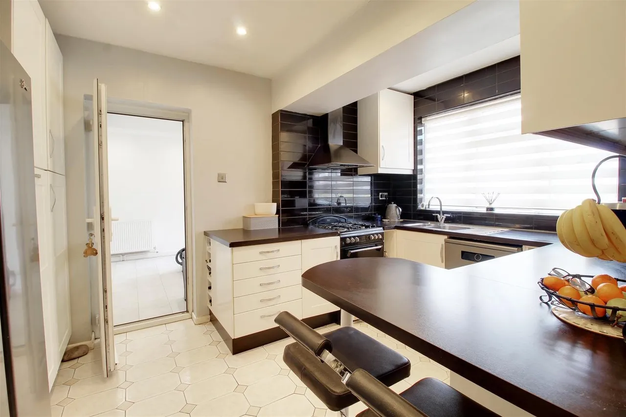 Hatherleigh Gardens, Potters Bar EN6 5HZ, photo 6