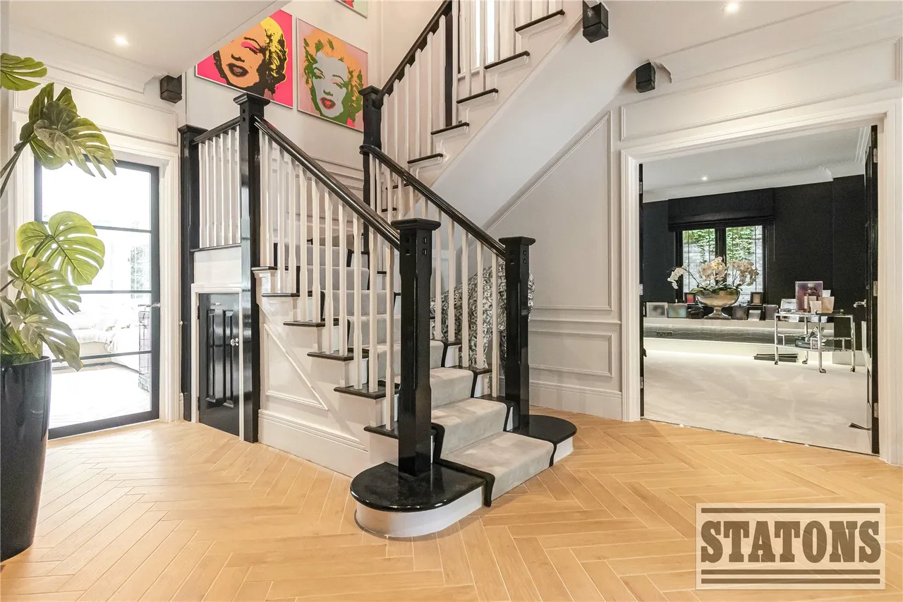 Burwood Place, Hadley Wood, Hertfordshire, EN4 0NB, photo 17