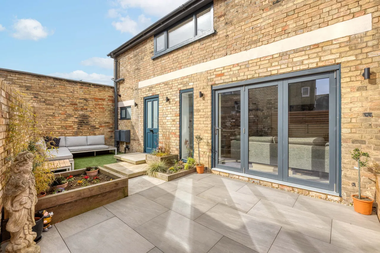 1 bed house for sale, Market Square, Biggleswade, SG18