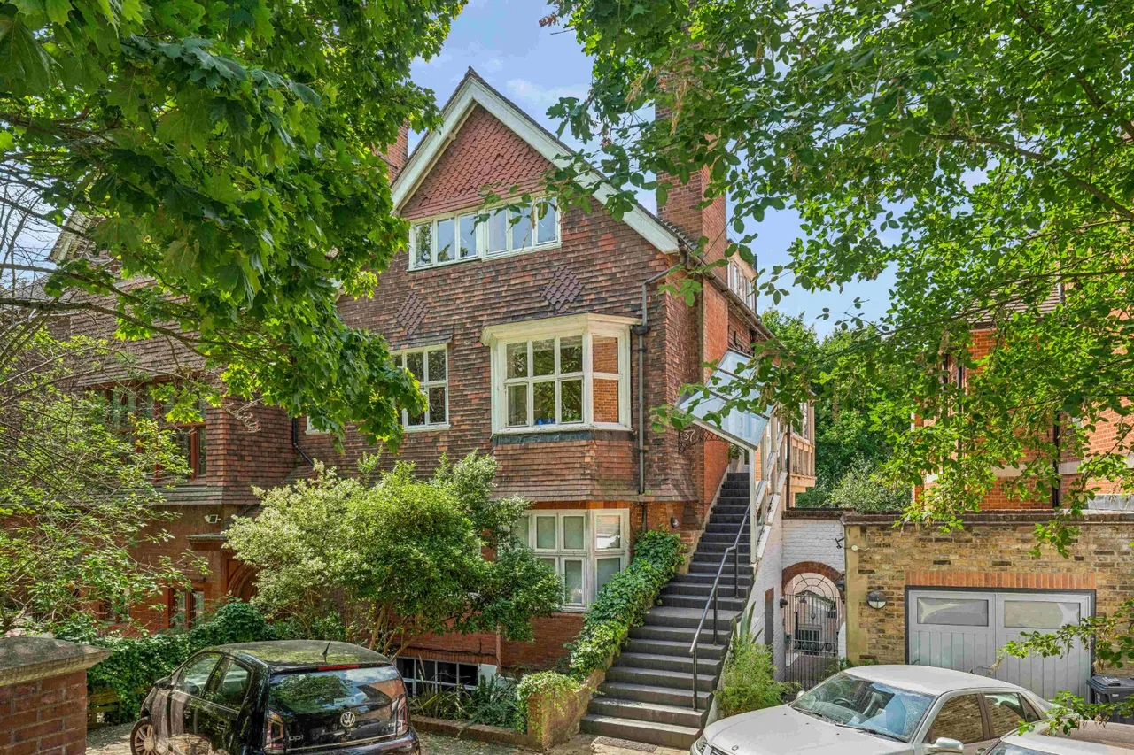 4 bed property for sale, Redington Road, Hampstead, NW3