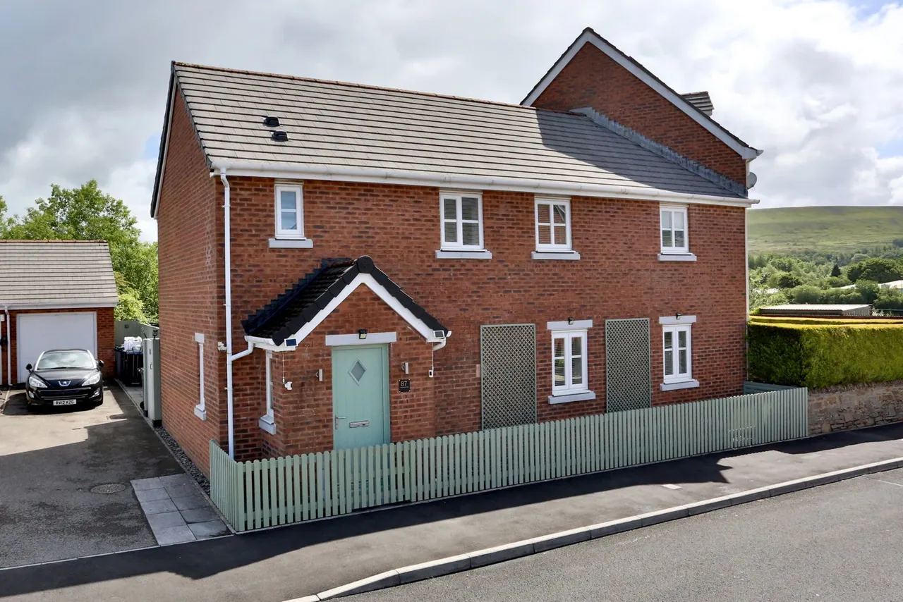 3 bed house for sale, Lakeside Way, Nantyglo, NP23