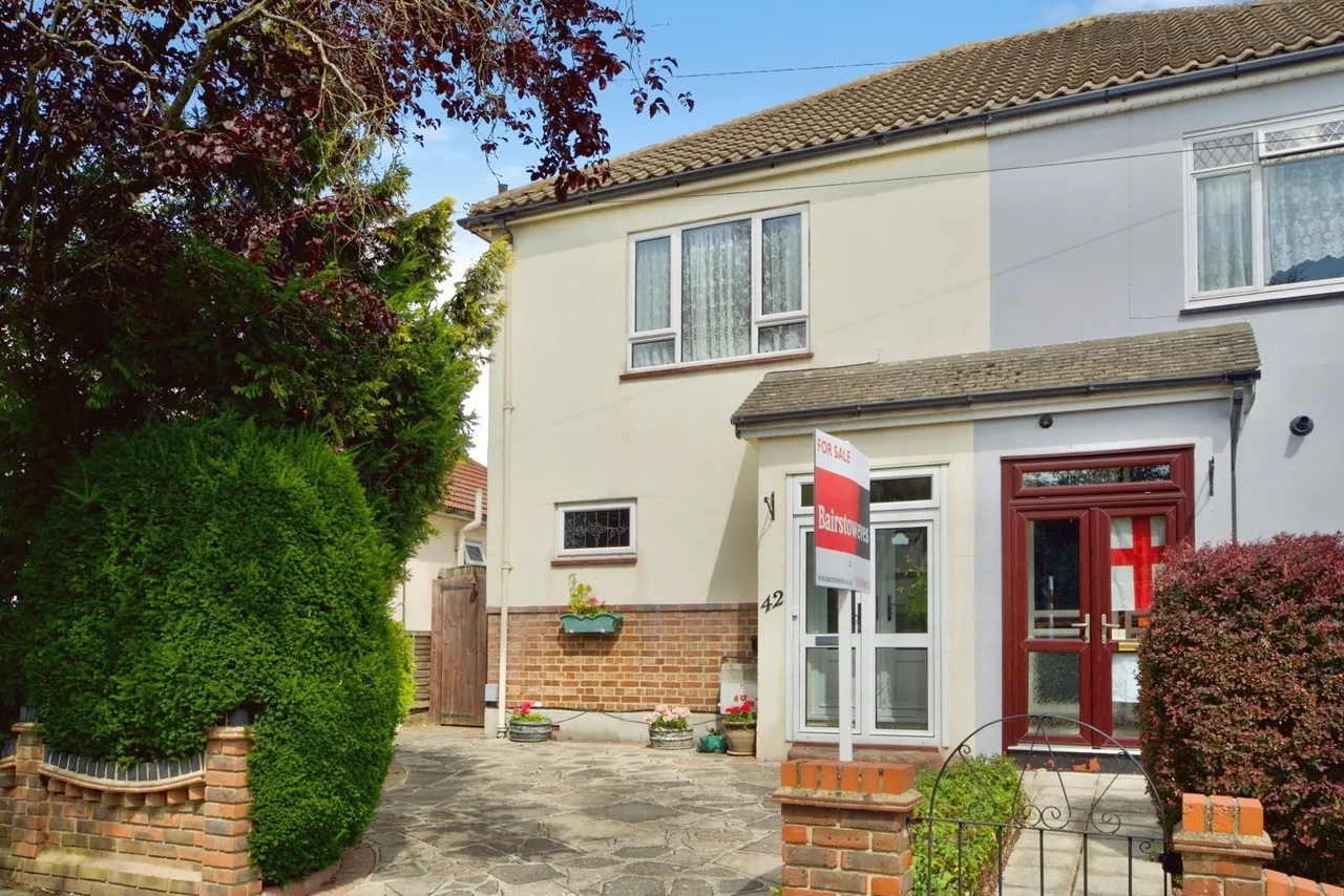 3 bed house for sale — Felstead Road, Romford, RM5