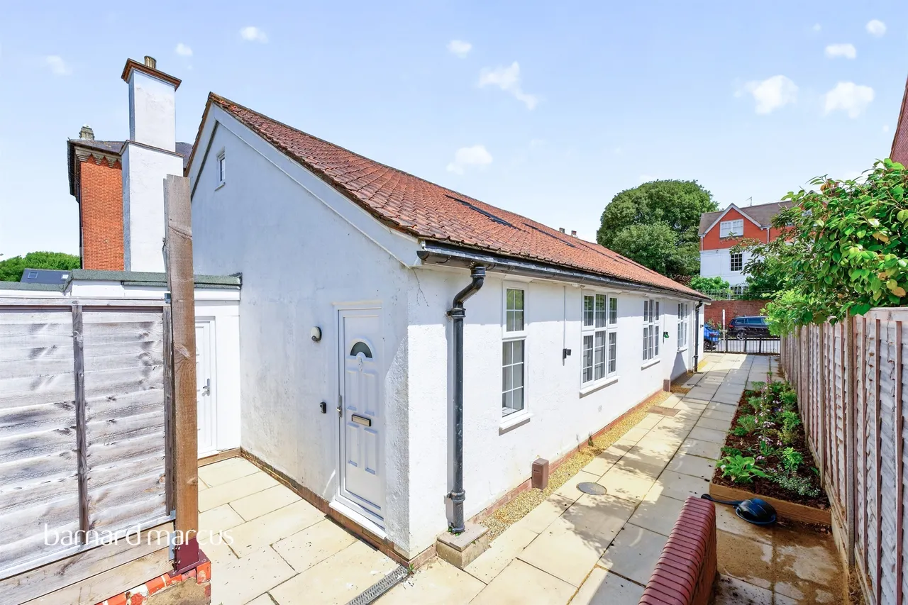 2 bed character property for sale — Dene Street, Dorking