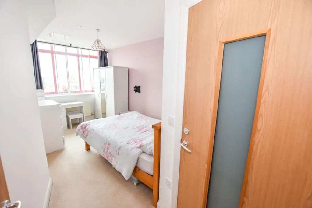Guildhall Road, Derngate, photo 12