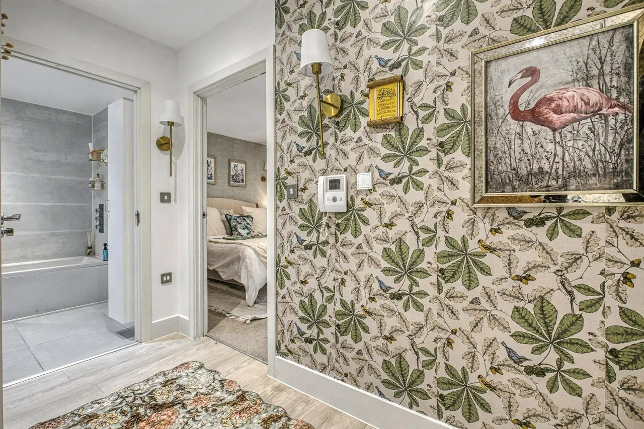 Lakeside Drive, Park Royal, London, NW10 7GD, photo 5