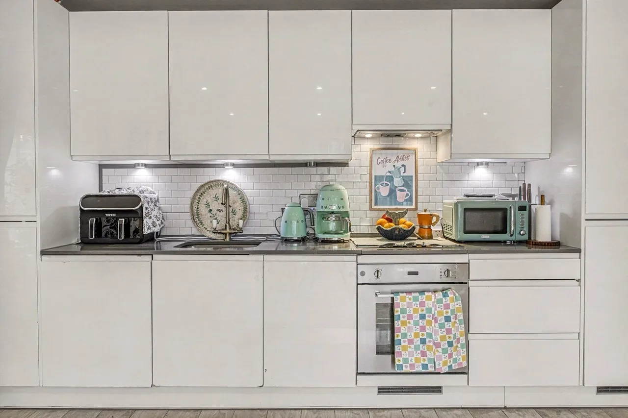 Lakeside Drive, Park Royal, London, NW10 7GD, photo 2