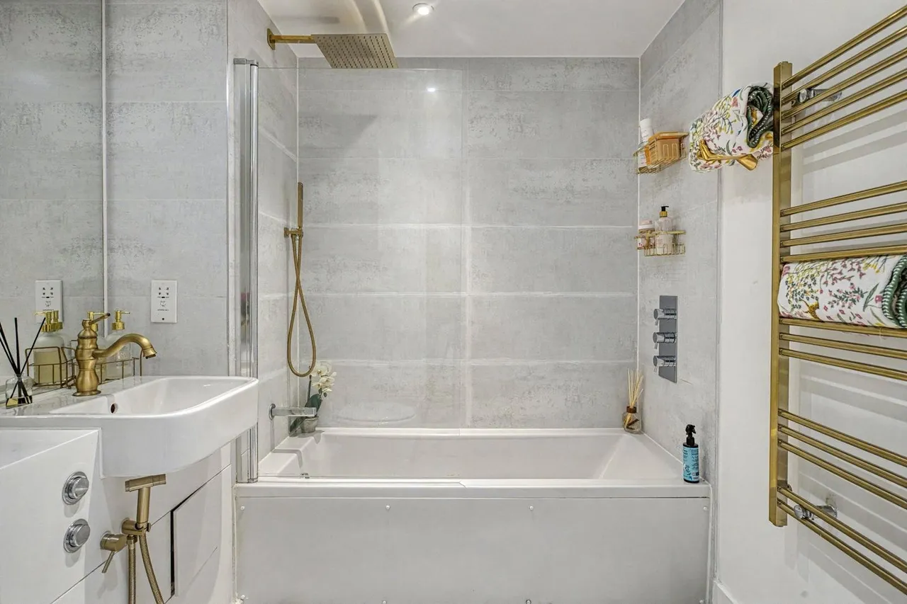 Lakeside Drive, Park Royal, London, NW10 7GD, photo 8