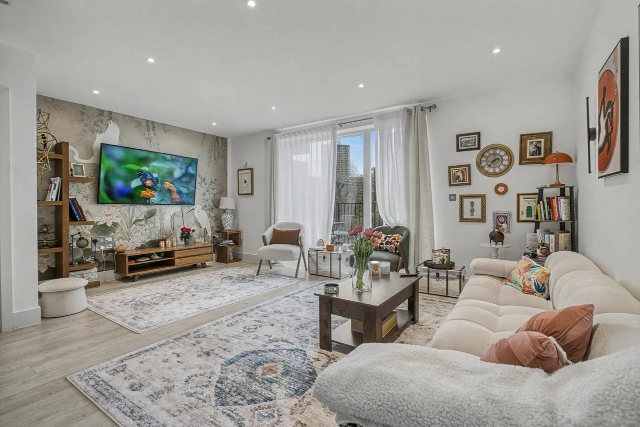 Lakeside Drive, Park Royal, London, NW10 7GD, photo 6