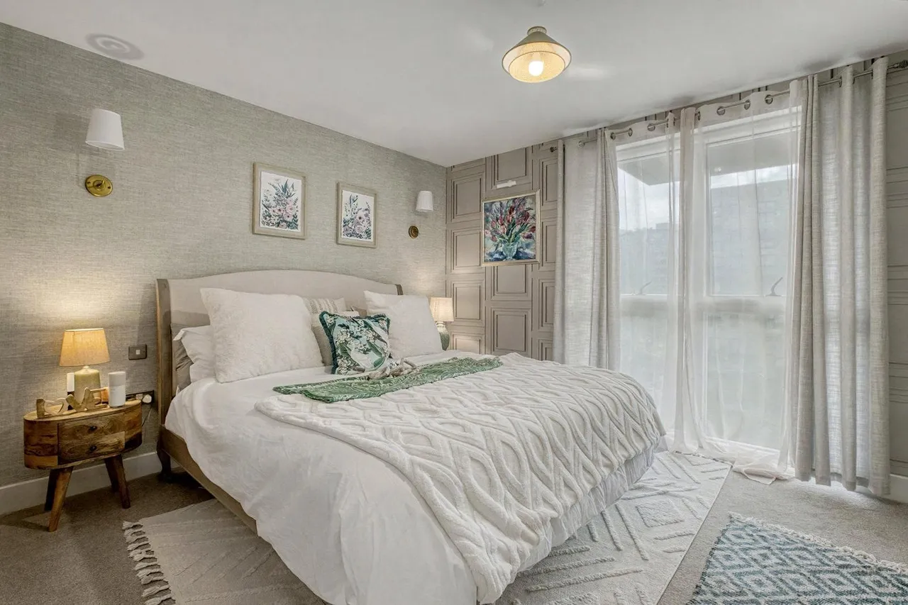 Lakeside Drive, Park Royal, London, NW10 7GD, photo 3