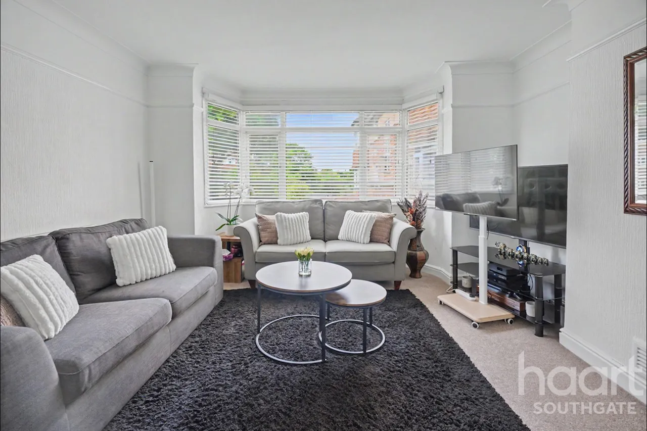 2 bed flat for sale, Winchmore Hill Road, London, N21