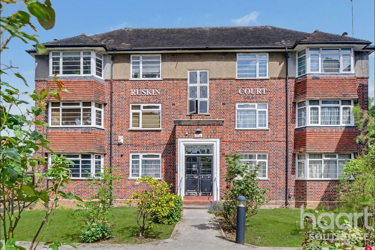 Winchmore Hill Road, London, N21, photo 5