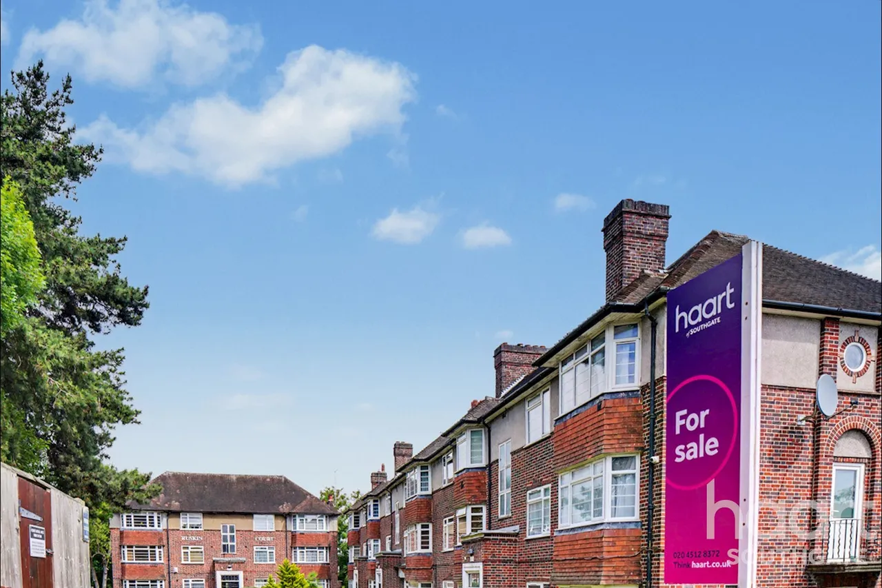 Winchmore Hill Road, London, N21, photo 4