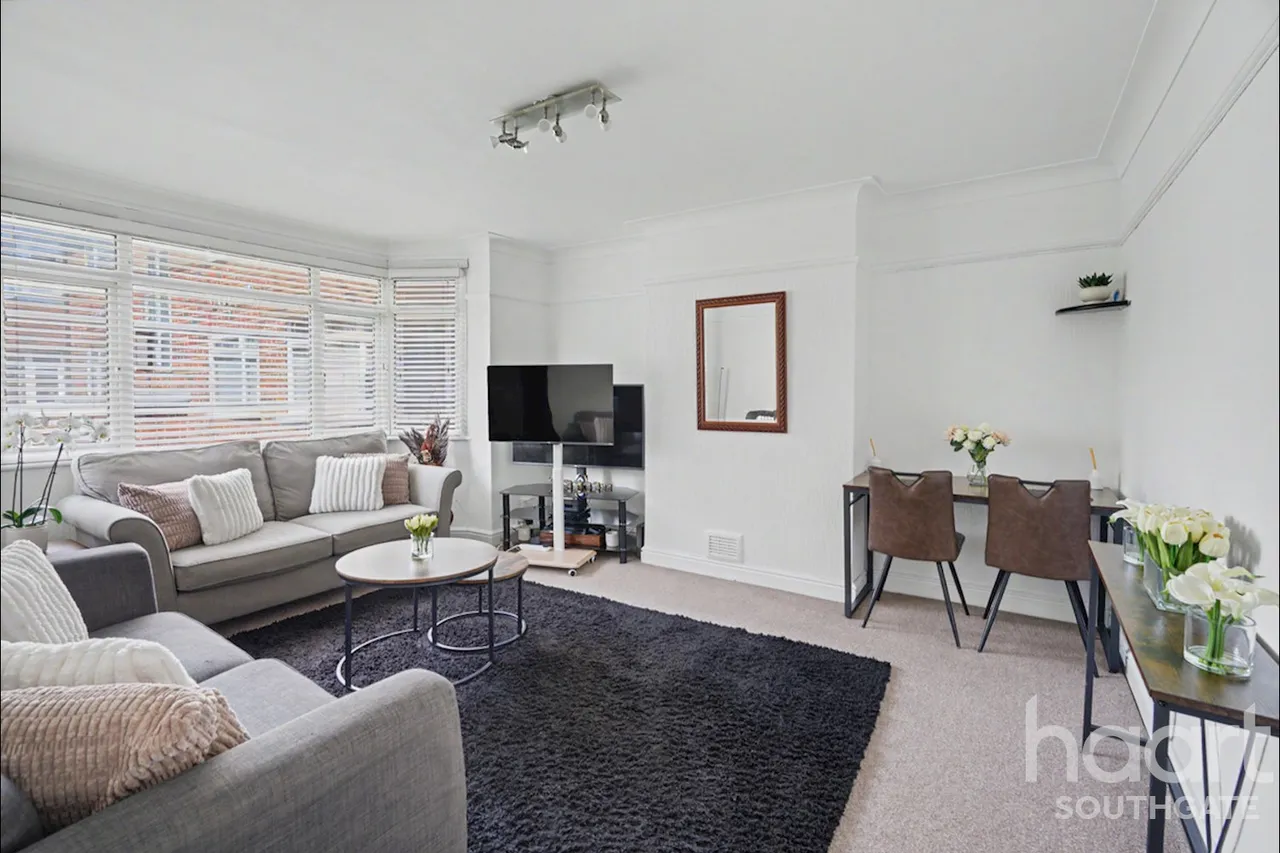 Winchmore Hill Road, London, N21, photo 12