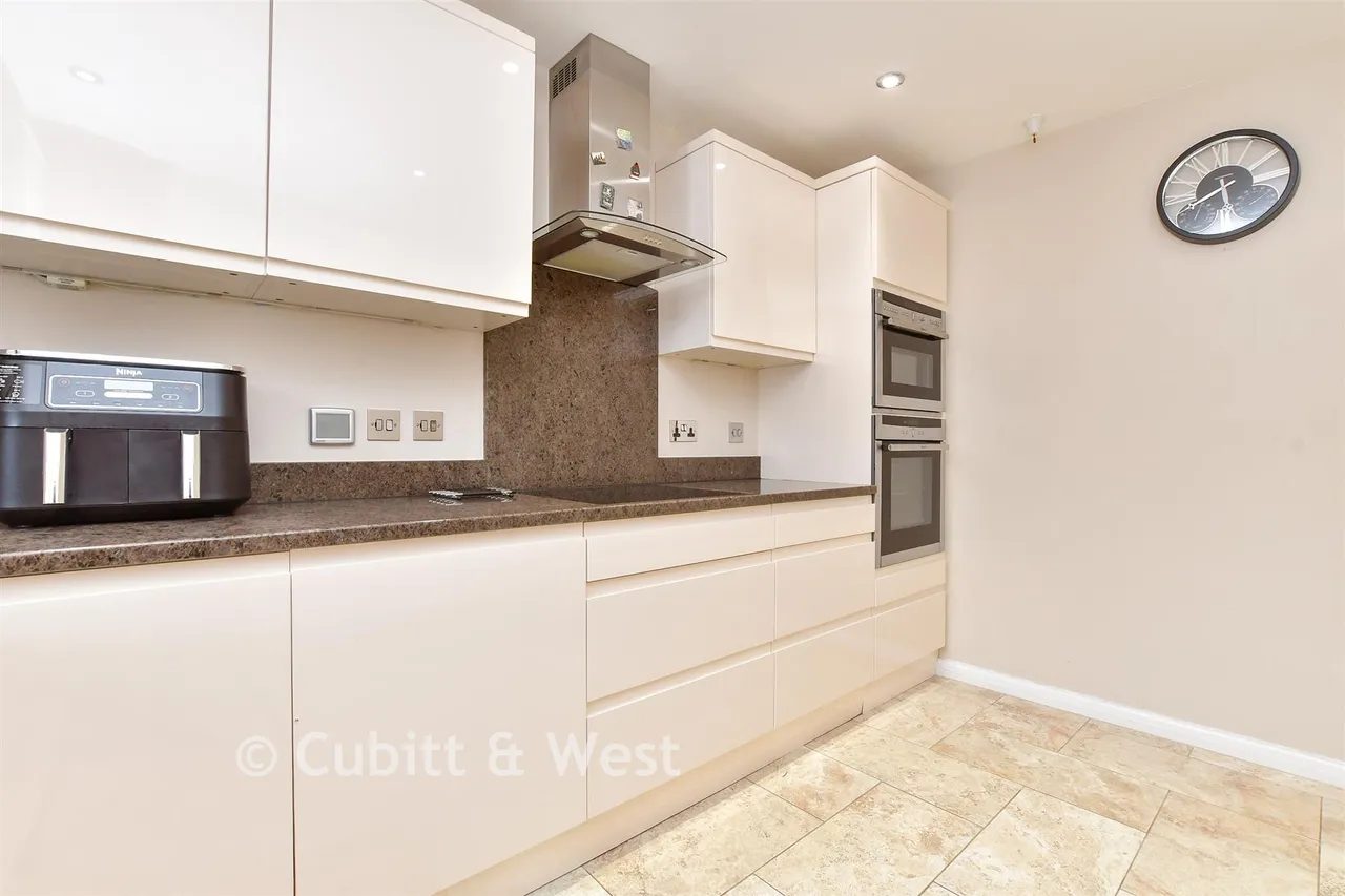 High Street, Banstead, SM7, photo 6