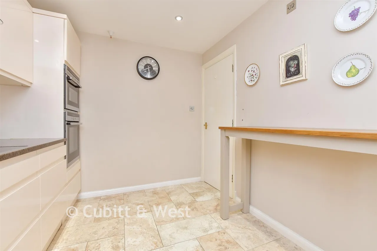 High Street, Banstead, SM7, photo 7