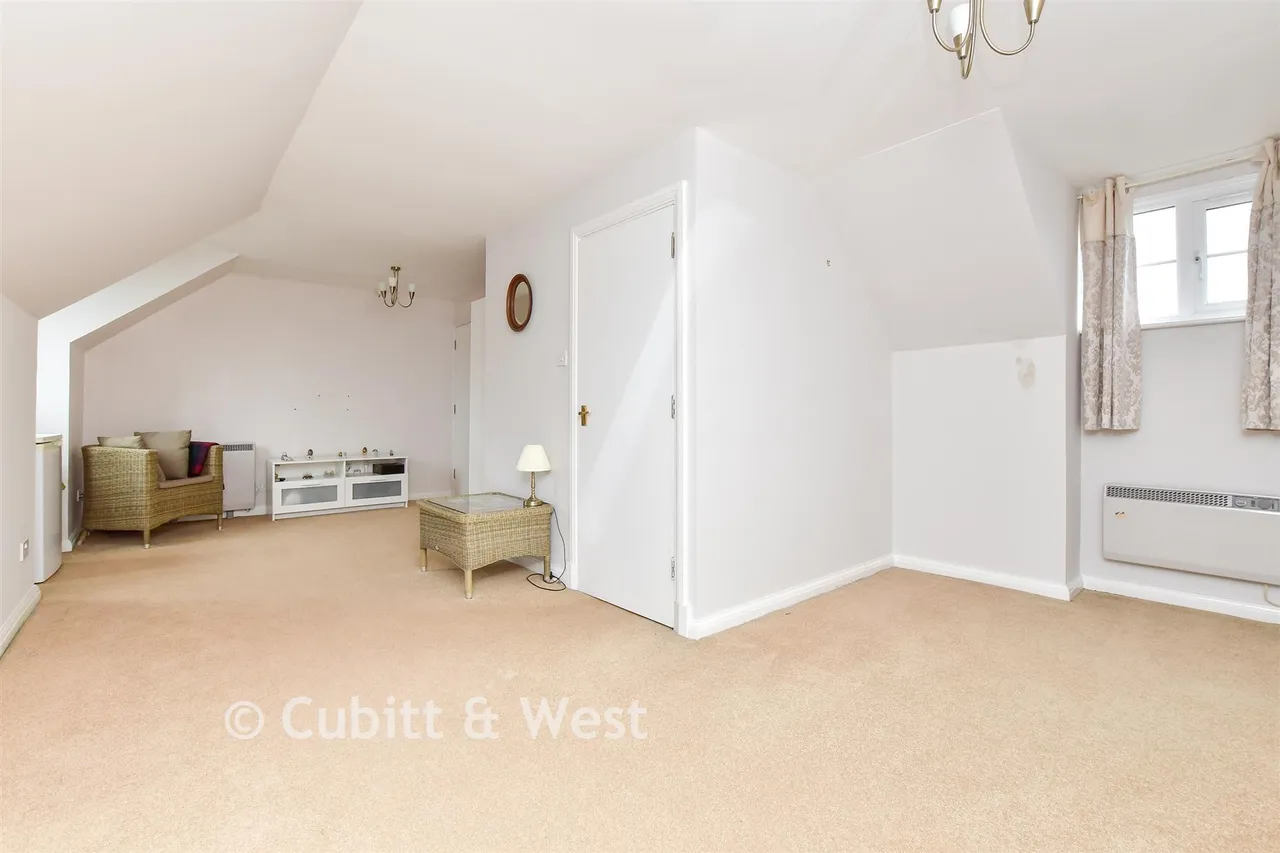 High Street, Banstead, SM7, photo 13