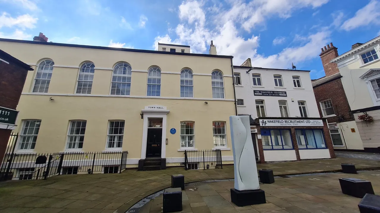 2 bed flat to rent, Crown Court, Wakefield, WF1