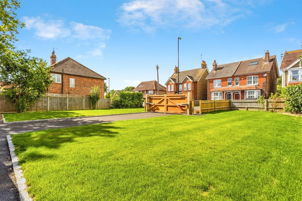 Junction Road, Burgess Hill, RH15, photo 13