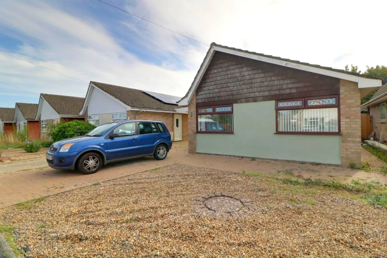 Whitehouse Drive, Long Stratton, photo 4