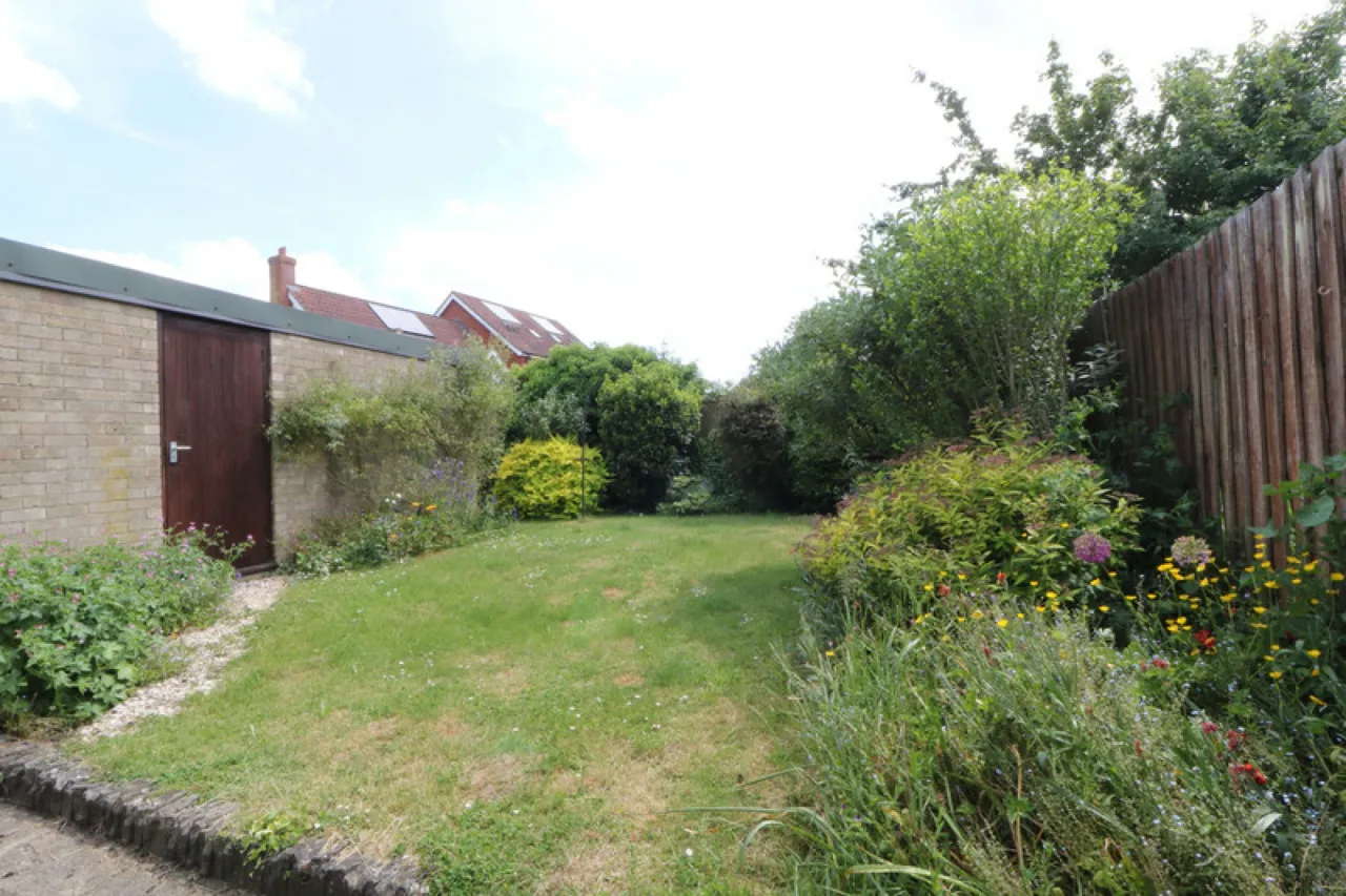 Whitehouse Drive, Long Stratton, photo 14