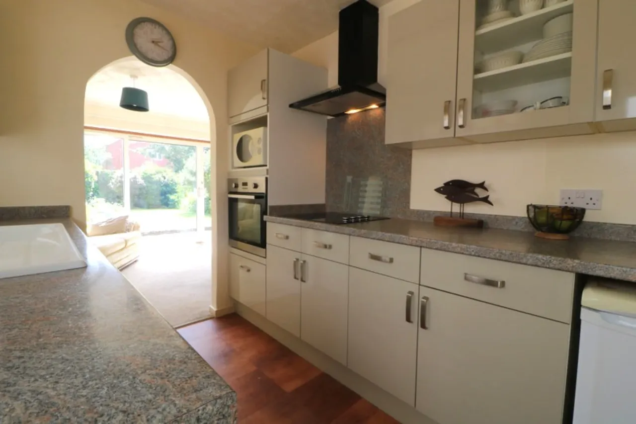 Whitehouse Drive, Long Stratton, photo 8