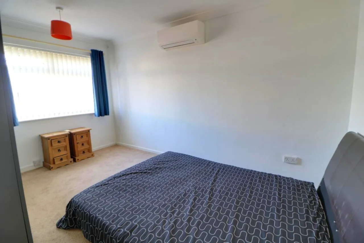 Whitehouse Drive, Long Stratton, photo 11