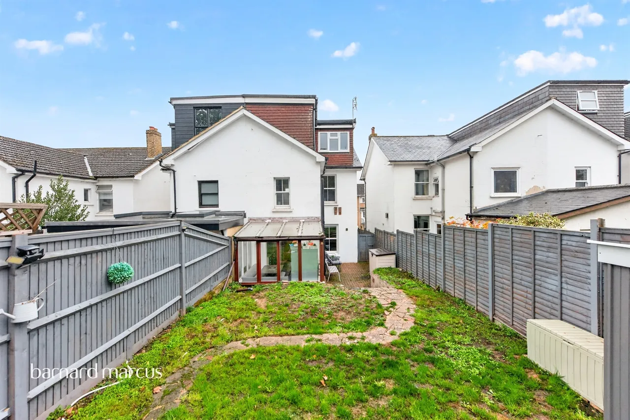Ladbroke Road, Redhill, RH1, photo 19