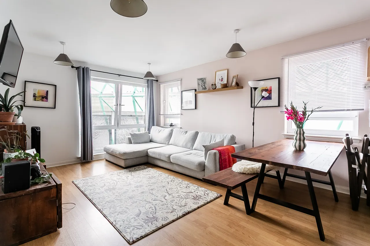 2 bed flat for sale, Hawkhill Close, Edinburgh, EH7
