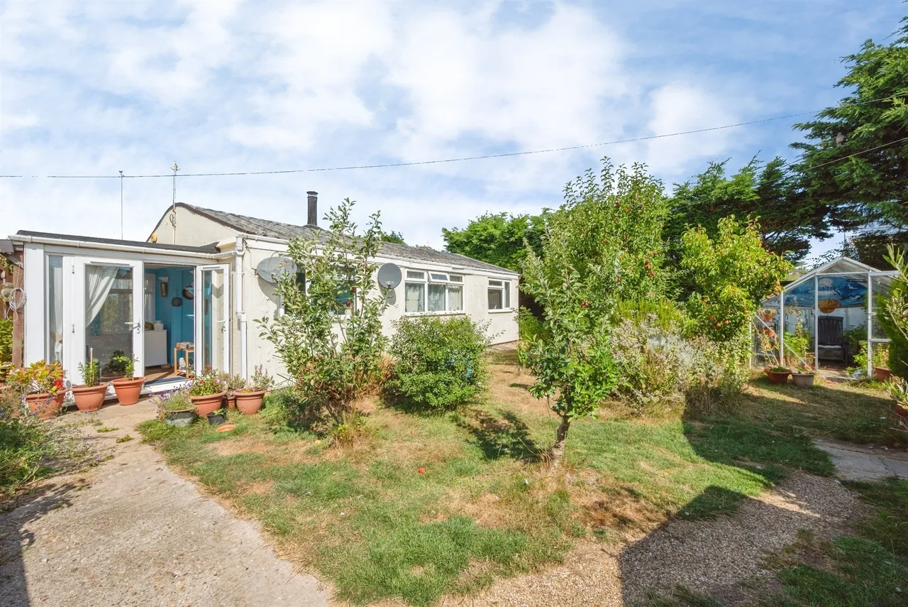 2 bed house for sale — Cross Lane, Eccles-On-Sea, Norwich