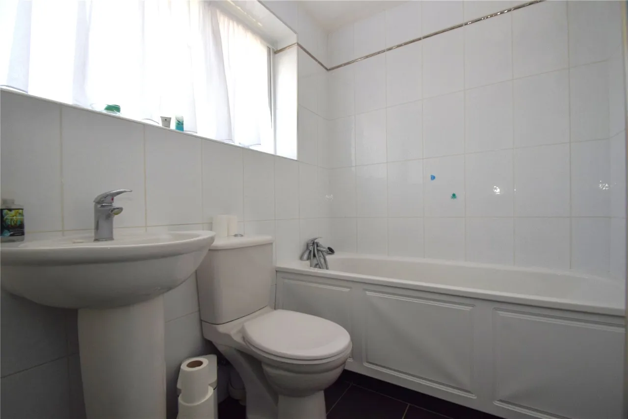 Aylesham Way, Yateley, Hampshire, GU46 6NS, photo 9