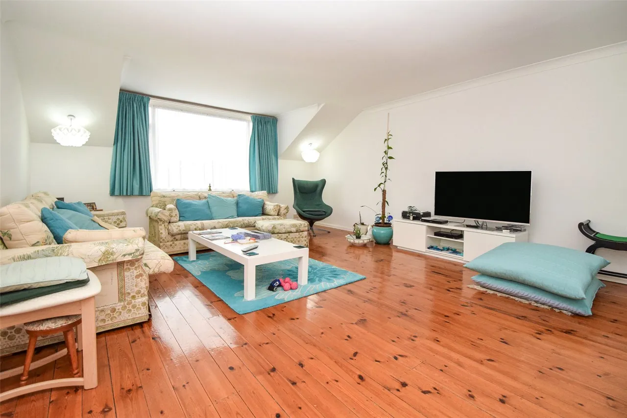 Aylesham Way, Yateley, Hampshire, GU46 6NS, photo 6