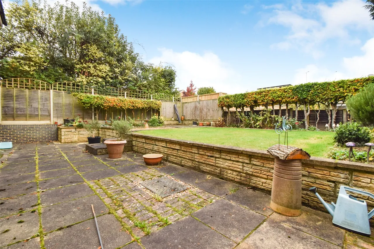 Aylesham Way, Yateley, Hampshire, GU46 6NS, photo 4