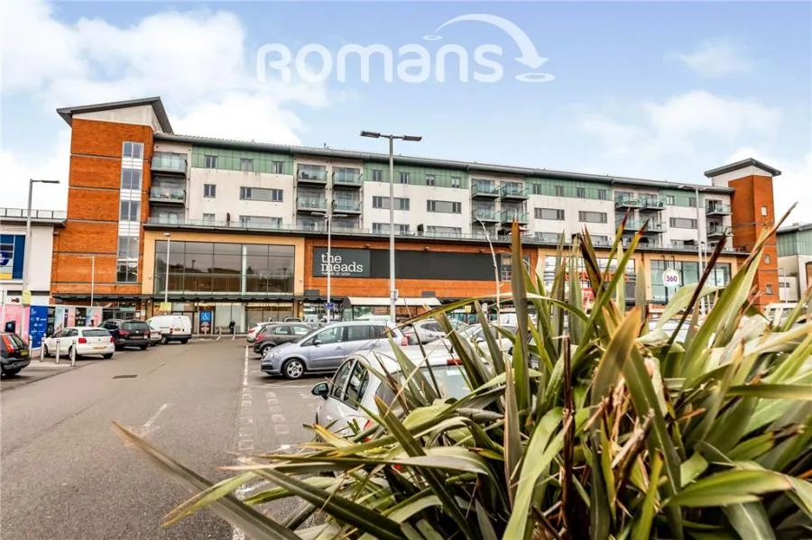 2 bed flat for sale, Queensmead, Farnborough, GU14